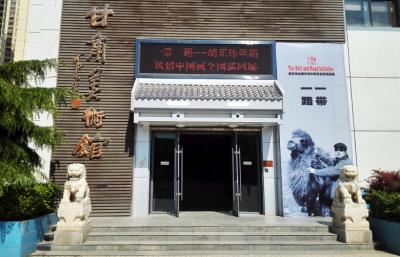 胡正伟丝路风情中国画全国巡回展在甘肃省美术馆展出