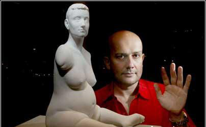 英国前卫艺术家将自己变成艺术品_盘古艺术网