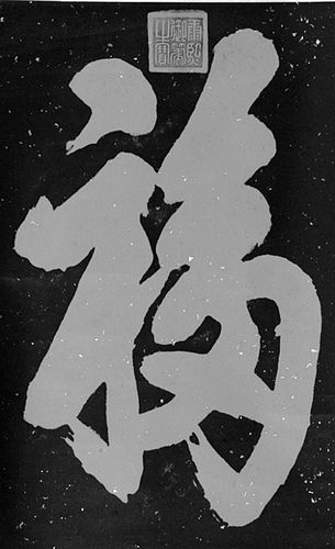 дִ