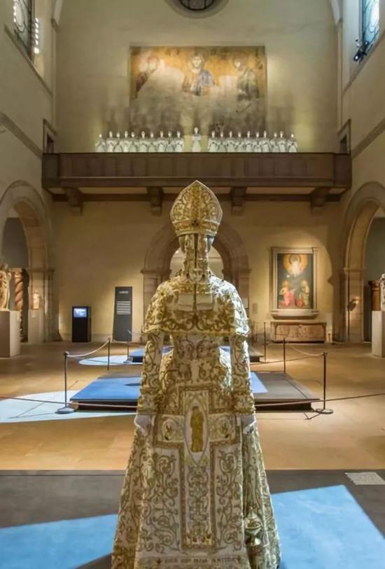 “天堂之躯：时尚与天主教想象”展览现场，大都会艺术博物馆，2018。